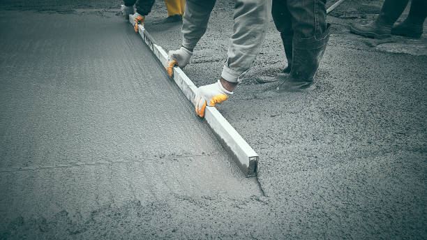 Best Commercial Concrete Contractor  in Ashwaubenon, WI